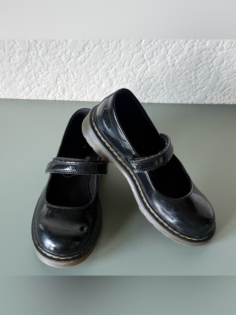 Dr. Martens Maccy Mary Jane Casual Shoe size 5 big kid